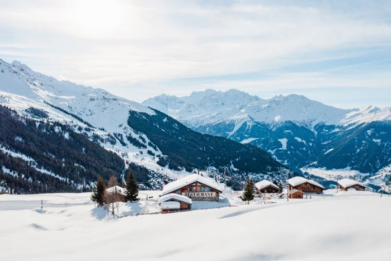 Celebrating success at the World Ski Awards Skier and snowboarder